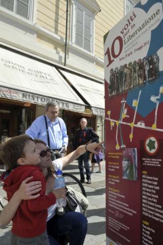 Pannello introduttivo al percorso della mostra diffusa