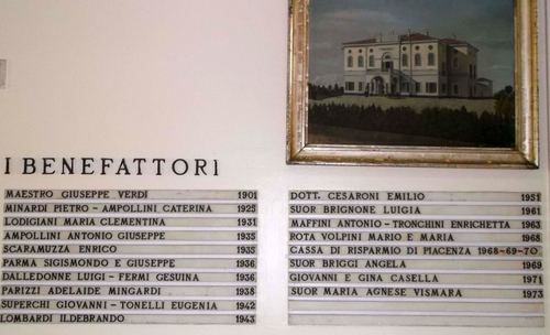 Iscrizione onoraria dei benefattori, posta nell'atrio dell'ospedale