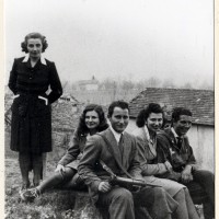 Fig. 11 Gruppo di partigiani in Valchiusella nell’inverno 1944-1945 [Archivio Istoreto, fondo Novascone]