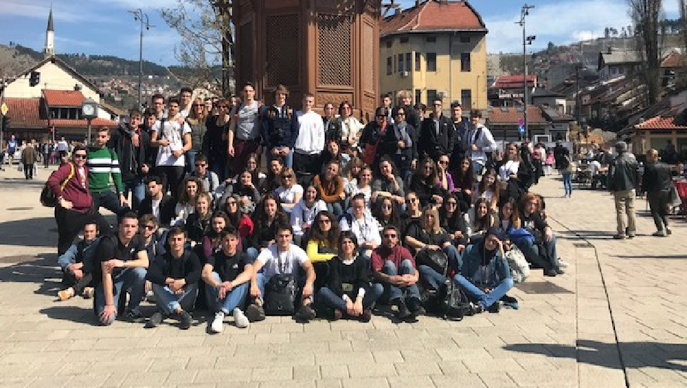 Fig. 11. Sarajevo-Sibilja, foto di gruppo [foto di Silvia Mantovani Viaggio della memoria 2019]