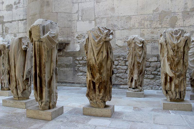 Fig. 6. Le statue decapitate dei re di Giudea della facciata di Notre Dame al Museo di Cluny [foto Miguel Hermoso Cuesta, 2013 - CC-BY-SA 4.0].
