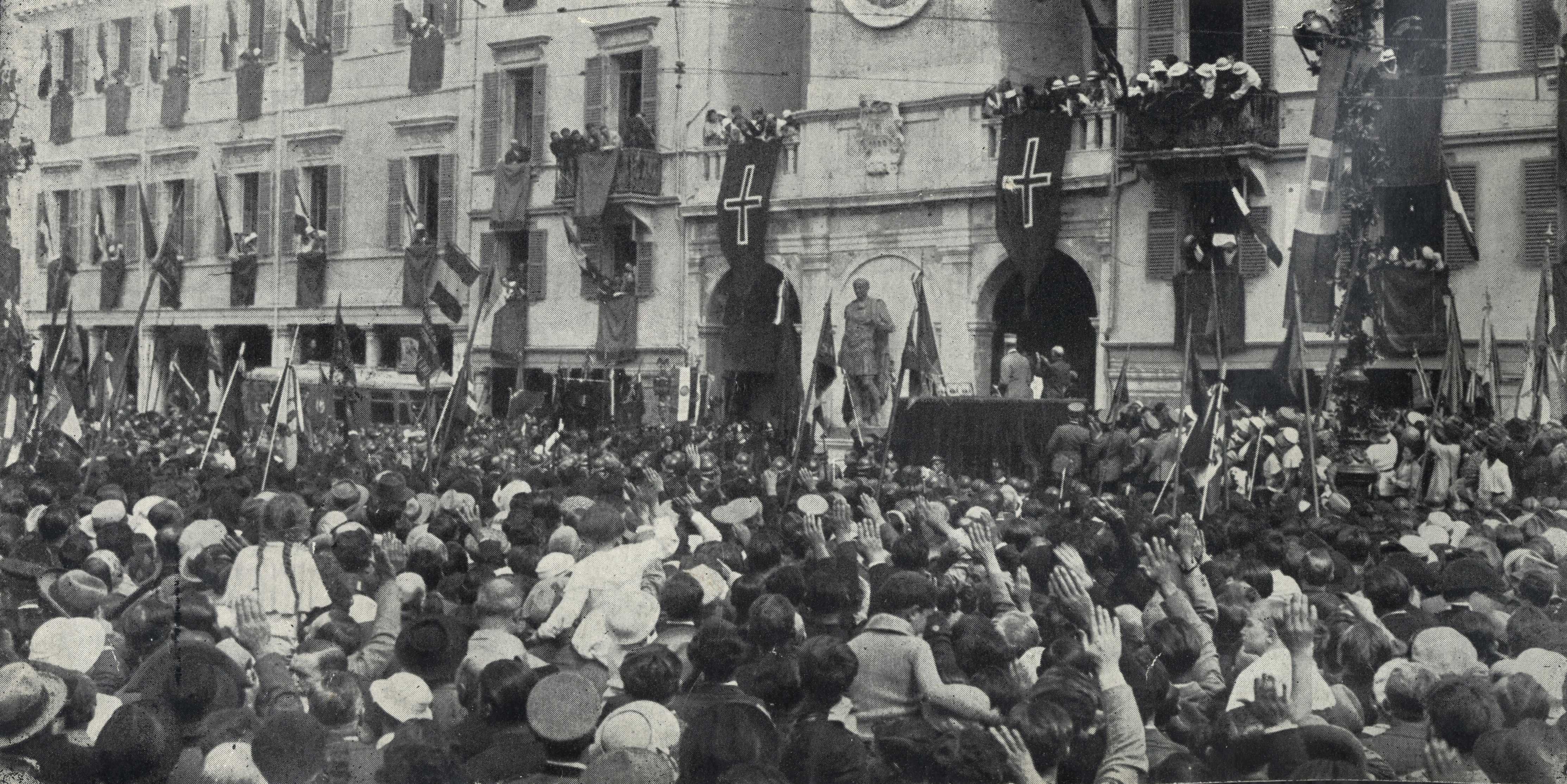 Figg. 4-5. Cerimonia di inaugurazione della statua, 10 settembre 1933 [Archivio fotografico Biblioteca Gambalunga Rimini].