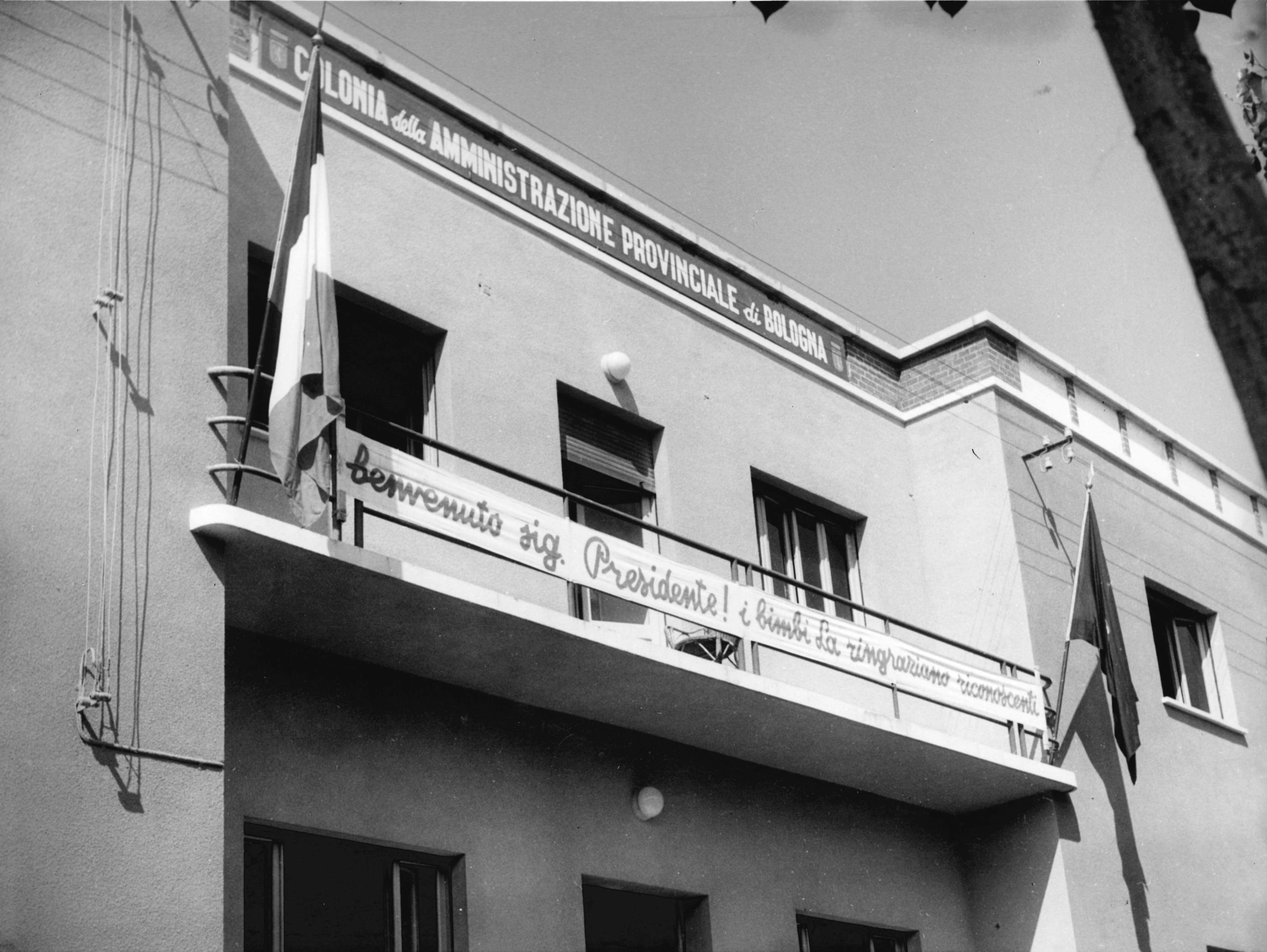 Fig. 2. La colonia Sarti di Igea Marina [ASCMBO, Archivio fotografico, anno 1954].